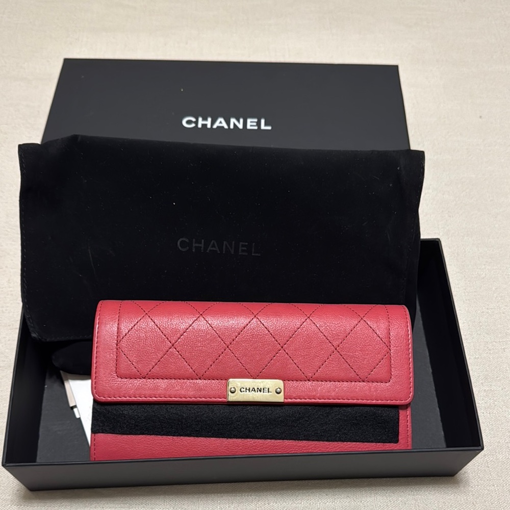 CHANEL Red Quilted Wallet Luxurious Design